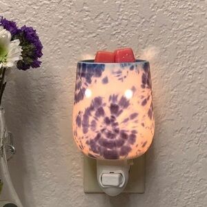 SCENTSY TIE DYE MINI WARMER NWT